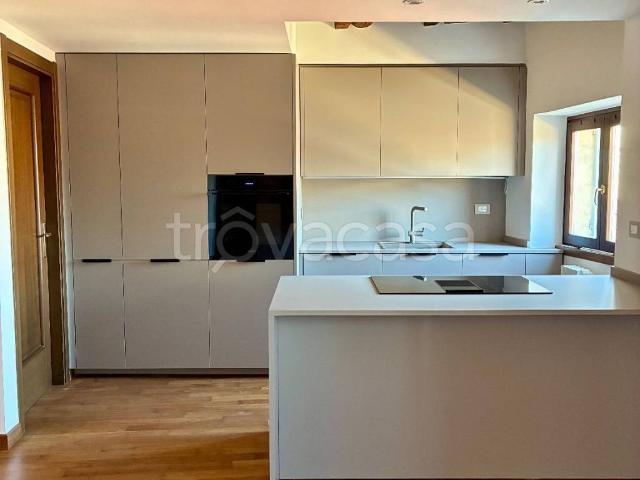 Appartamento in in affitto da privato a Verona piazza Brà, 26D, non arredato/vuoto, da privato, travi a vista TrovaCasa