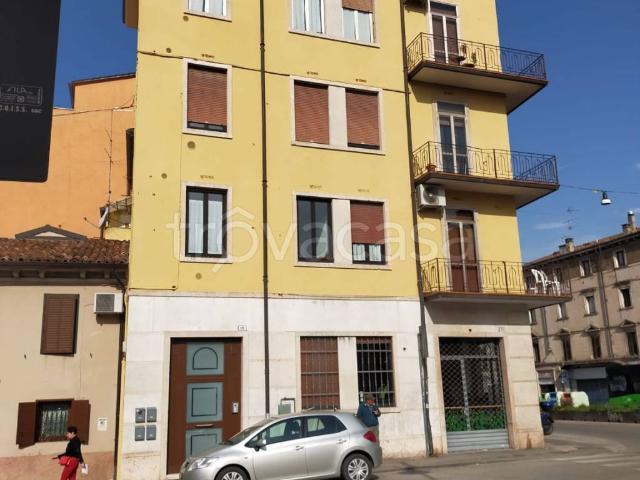 Appartamento in in affitto da privato a Verona vicolo Madonnina, 19, da privato, vicinanze negozi, balcone TrovaCasa