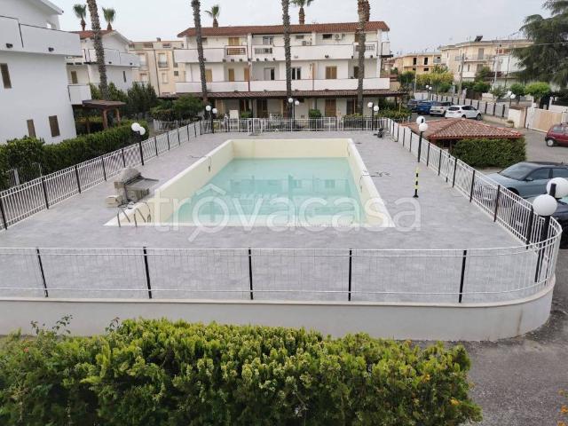 Appartamento in in affitto da privato a Villapiana via delle Gardenie, 85, da privato, vicinanze negozi, veranda TrovaCasa