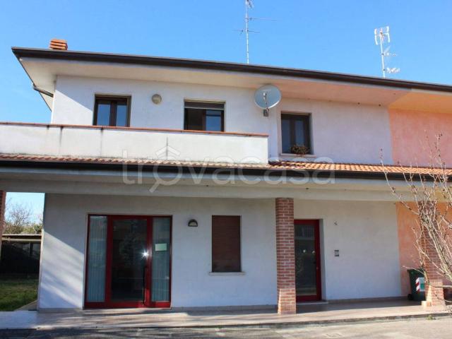Appartamento in in affitto da privato a Villimpenta via Don Giuseppe Viviani, 10, non arredato/vuoto, box, da privato TrovaCasa