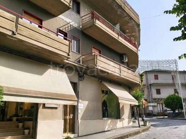 Appartamento in in affitto da privato a Zafferana Etnea via Giuseppe Garibaldi, 274, da privato, balcone, doppi servizi TrovaCasa