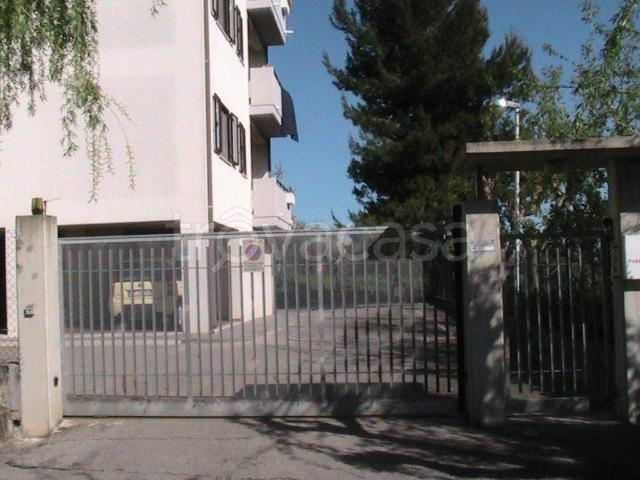 Appartamento in in affitto da privato ad Atri via Aldo Moro, arredato, posto auto, box TrovaCasa