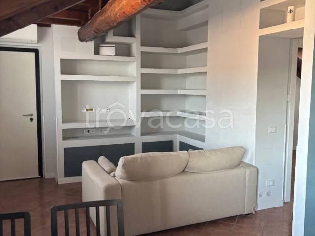 Appartamento in in affitto da privato ad Abbiategrasso via Milano, da privato, travi a vista, parquet TrovaCasa