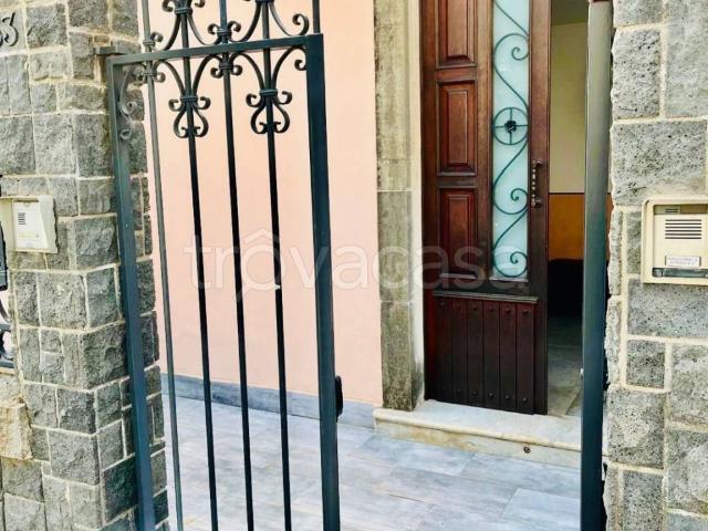 Appartamento in in affitto da privato ad Aci Castello via Firenze, 63, da privato, caminetto, luminoso TrovaCasa
