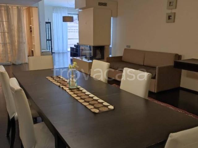 Appartamento in in affitto da privato ad Altamura strada Provinciale di Altamura, 150, da privato, riscaldamento autonomo, parquet TrovaCasa