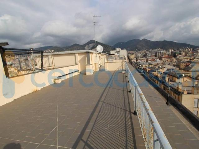 Appartamento in ottime condizioni, in affitto in Via Alfredo Catalani, Genova