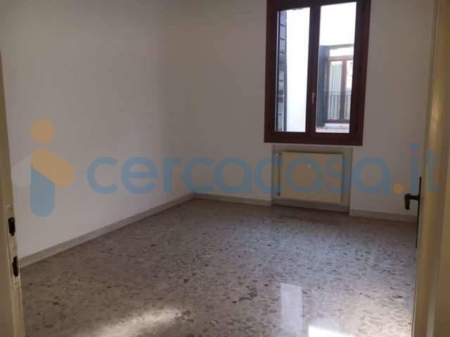 Appartamento in ottime condizioni, in affitto in Via Dei Fabbri, Padova