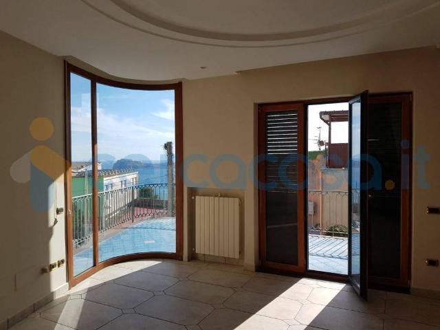 Appartamento in ottime condizioni, in affitto in Via Filomarino, Monte Di Procida
