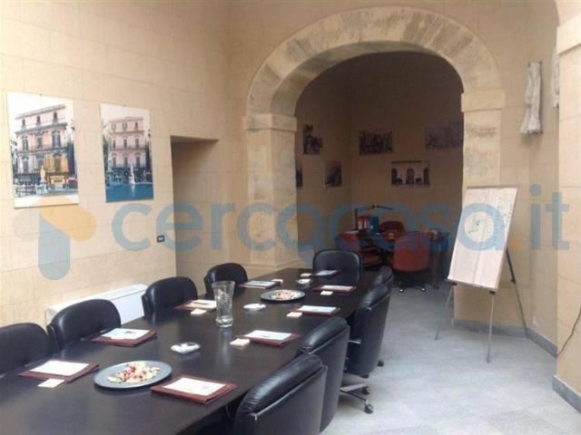 Appartamento in ottime condizioni, in affitto in Piazzetta Santa Sofia, Palermo