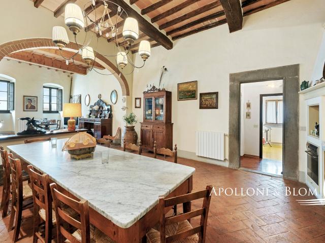 Appartamento in palazzo in centro storico a Castellina in Ch. 158m² Castellina in Chianti