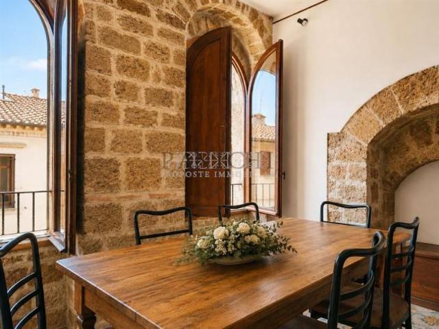 Appartamento in palazzo storico con garage e cantina