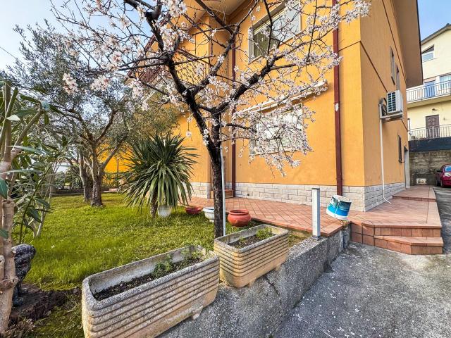 APPARTAMENTO in VENDITA a MUGGIA di 4 vani