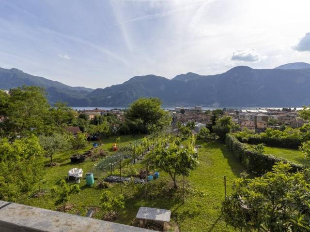 Appartamento in vendita a Mandello del Lario LC