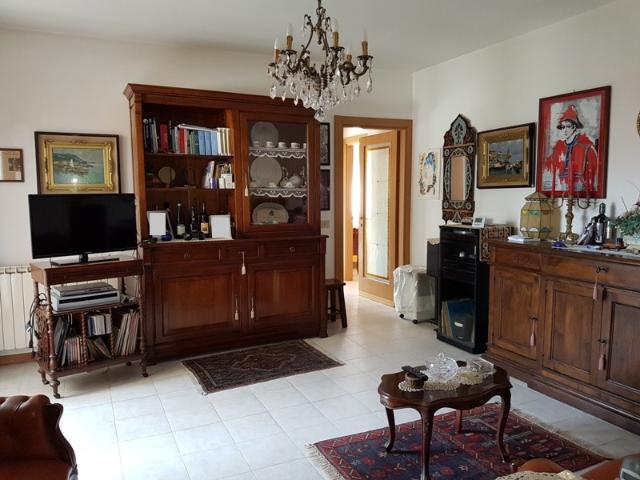 APPARTAMENTO in VENDITA a MASSA MARINA DI MASSA di 4 vani