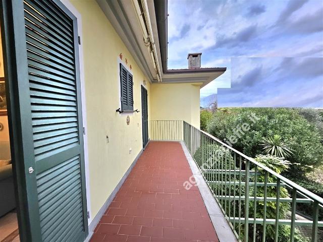 APPARTAMENTO in VENDITA a MASSA Marina di Massa di 4 vani