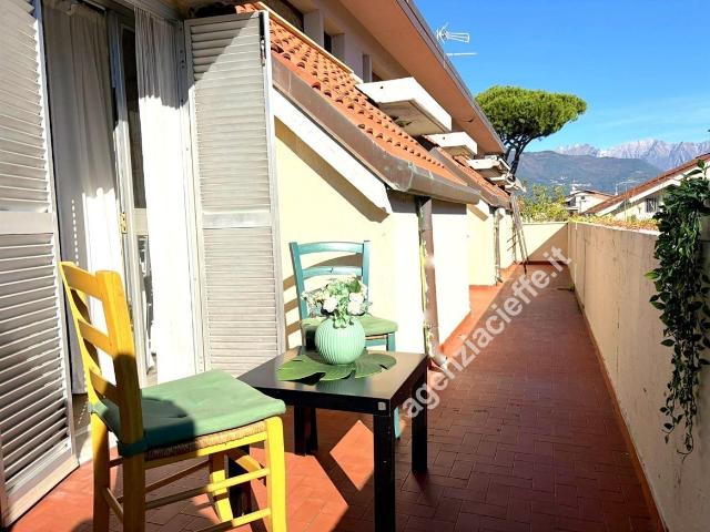 APPARTAMENTO in VENDITA a MASSA Marina di Massa di 4 vani
