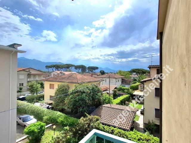 APPARTAMENTO in VENDITA a MASSA Marina di Massa di 4 vani