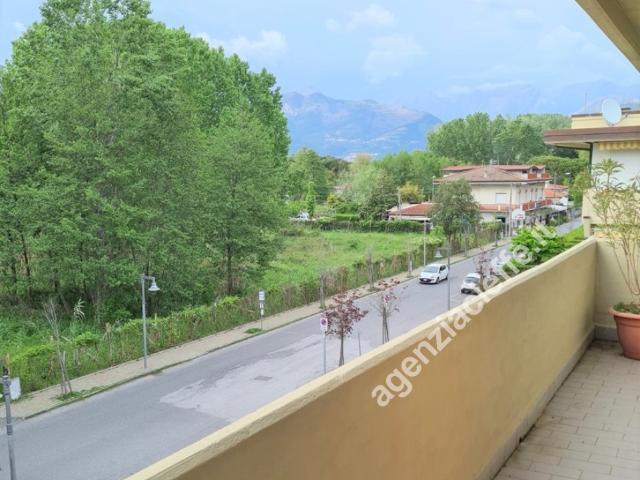 APPARTAMENTO in VENDITA a MASSA Marina di Massa di 4 vani