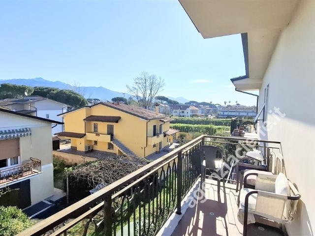 APPARTAMENTO in VENDITA a MASSA Marina di Massa di 4 vani