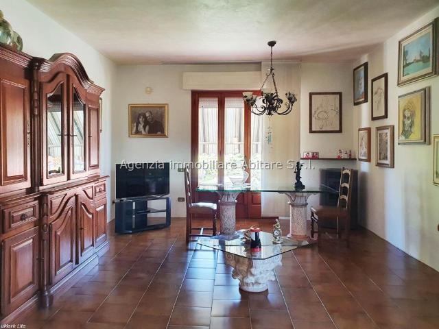 APPARTAMENTO in VENDITA a MASSA MARINA DI MASSA di 5 vani