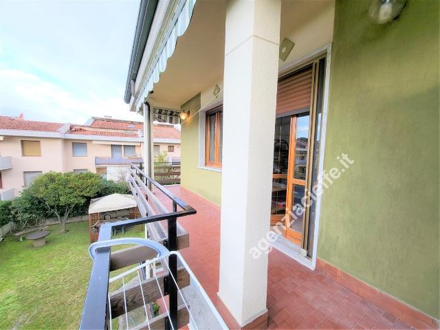 APPARTAMENTO in VENDITA a MASSA Marina di Massa di 5 vani
