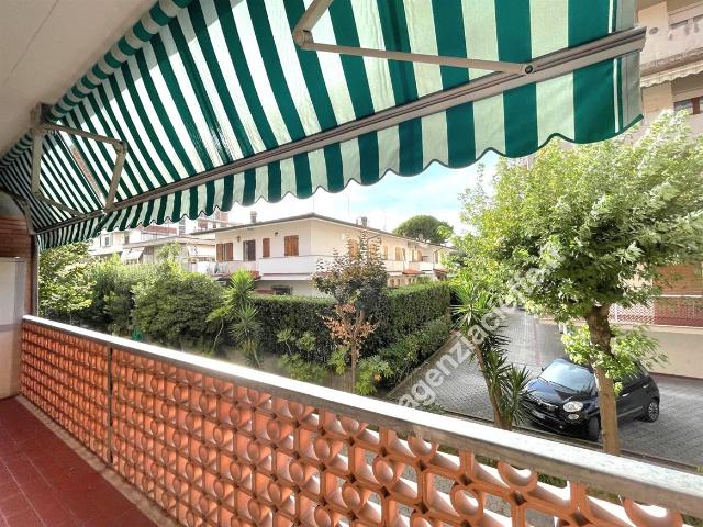 APPARTAMENTO in VENDITA a MASSA Marina di Massa di 5 vani