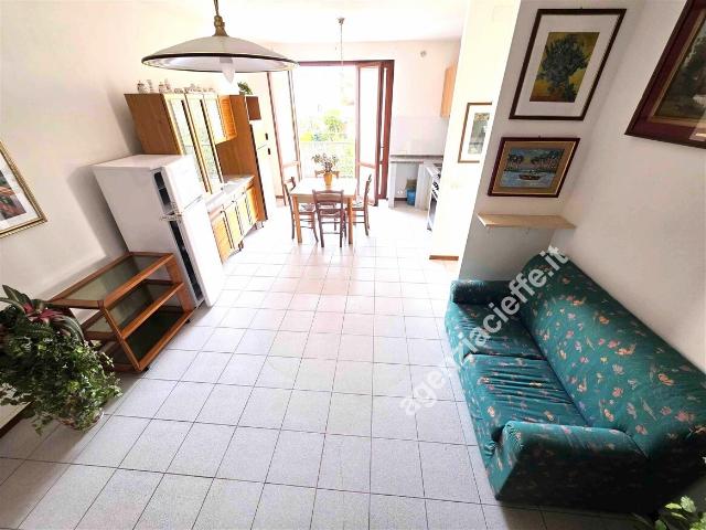 APPARTAMENTO in VENDITA a MASSA Marina di Massa di 5 vani