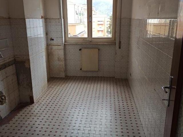APPARTAMENTO in VENDITA a MASSA CENTRO di 4 vani