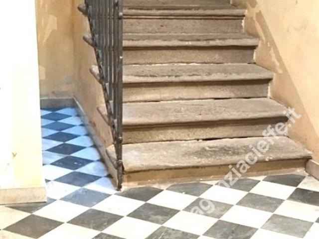 APPARTAMENTO in VENDITA a MASSA CENTRO STORICO di 4 vani