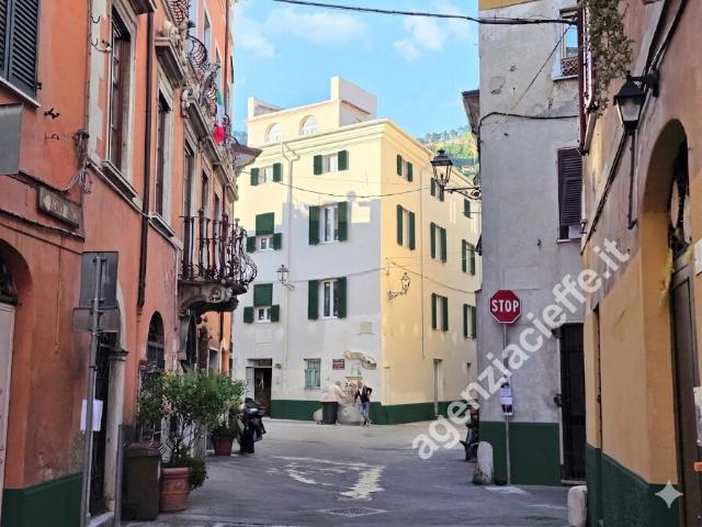 APPARTAMENTO in VENDITA a MASSA CENTRO STORICO di 4 vani