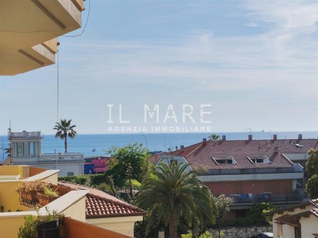 Appartamento in vendita a Massa via Vittorio Veneto, Marina Di Massa