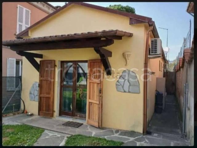Appartamento in vendita a Massa via stazione, Centro città