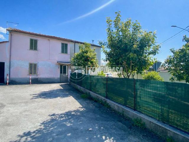 Appartamento in vendita a Massa
