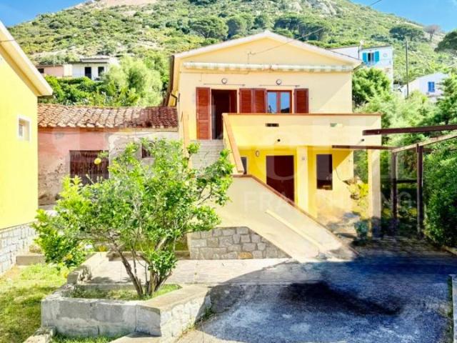 Appartamento in vendita a Marciana