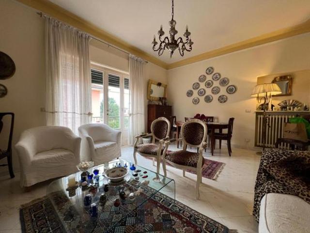 Appartamento in vendita a Marina di Massa Massa 85 mq Rif: 1367369
