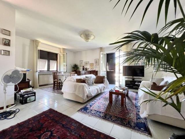 Appartamento in vendita a Marina di Massa Massa 130 mq Rif: 1086124
