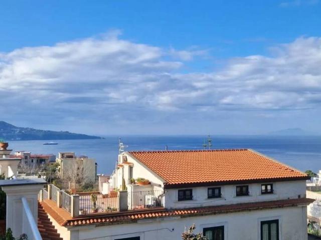 Appartamento in vendita a Meta NA