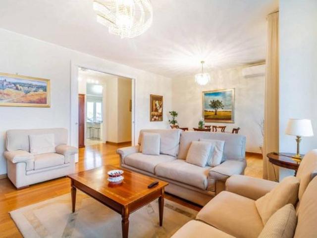 Appartamento in vendita a Milano 4 locali 172mq