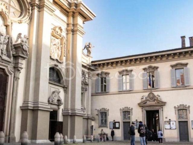 Appartamento in vendita a Milano via Conservatorio, Palestro