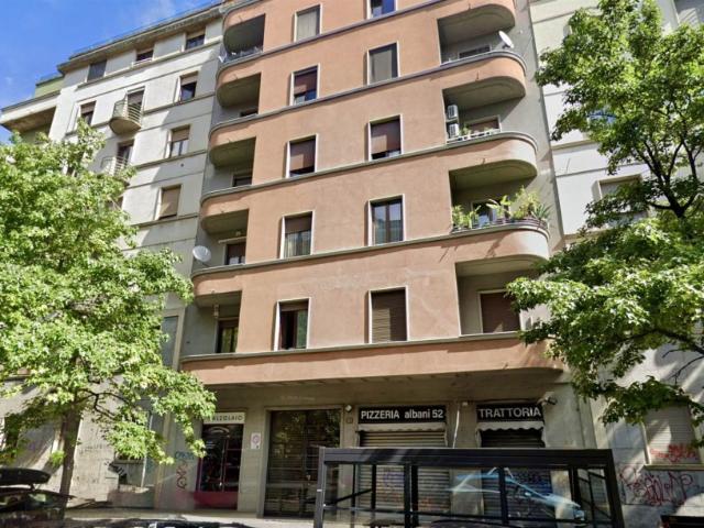 Appartamento in vendita a Milano via Albani 52, Lotto
