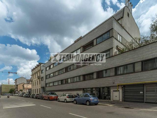 Appartamento in vendita a Milano via Giacomo Watt, Barona