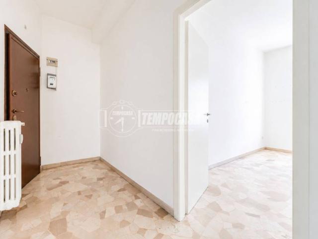 Appartamento in vendita a Milano via dei Fiordalisi, Lorenteggio