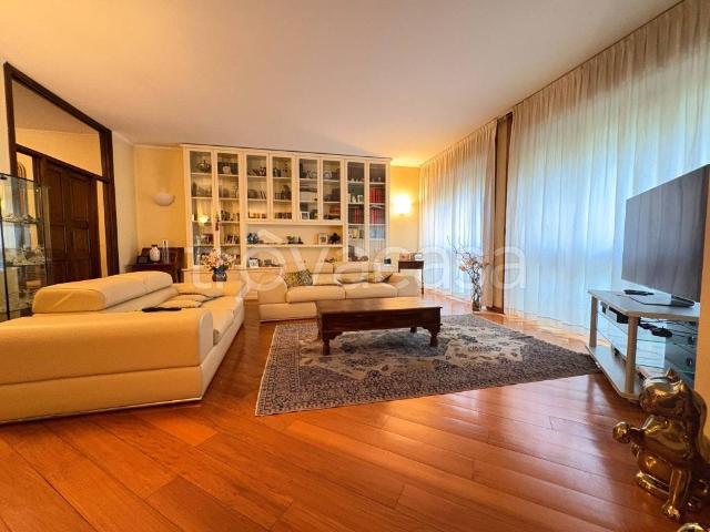 Appartamento in vendita a Milano via Farnese, Frua
