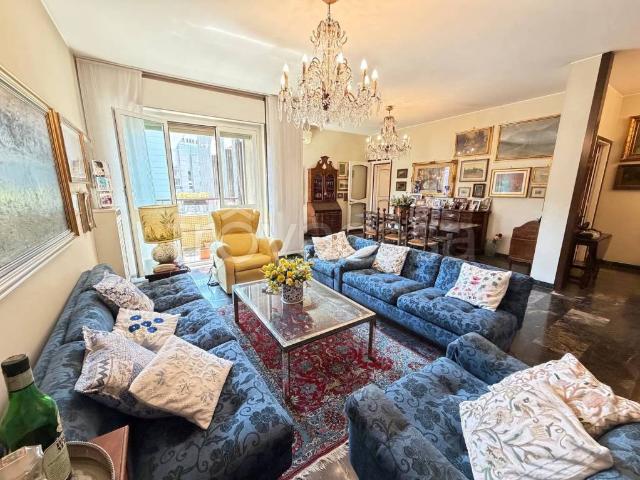 Appartamento in vendita a Milano via Lodovico Castelvetro, Cenisio