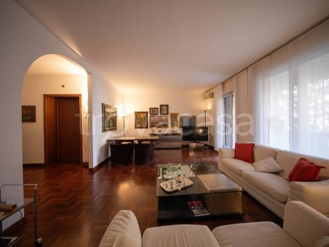 Appartamento in vendita a Milano via Novara, 31, San Carlo