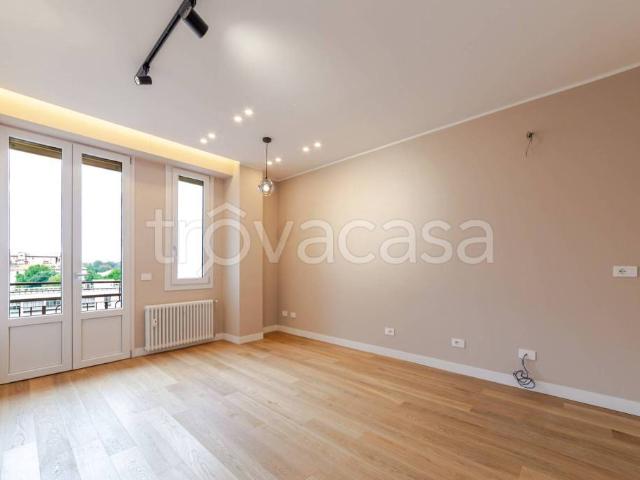 Appartamento in vendita a Milano piazza Diocleziano, 2, Cenisio