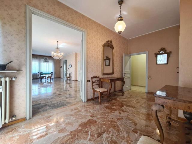 Appartamento in vendita a Modena
