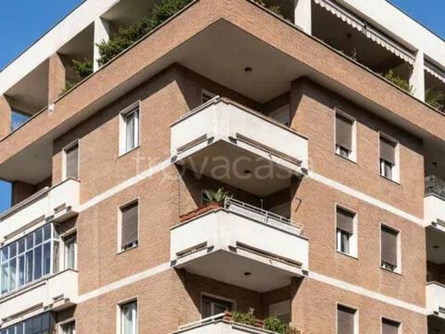 Appartamento in vendita a Modena via Giuseppe Campori, Viali