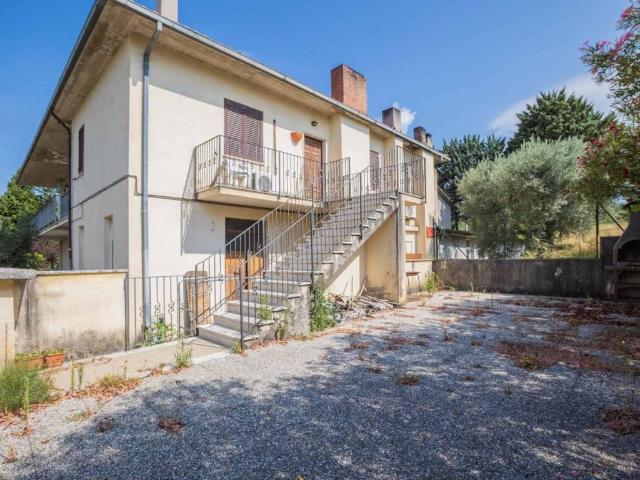Appartamento in vendita a Mompeo RI