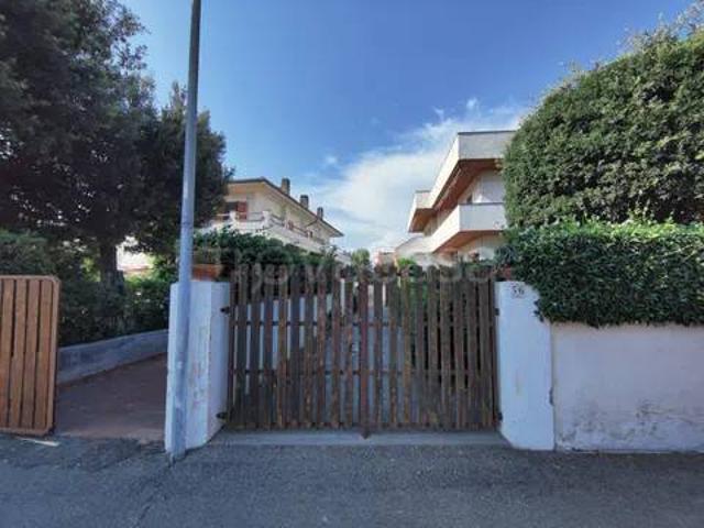 Appartamento in vendita a Montalto di Castro via Giannutri, 56
